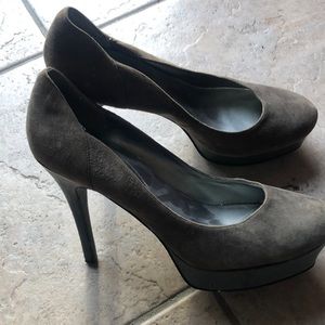 Guess green/gray suede high heels